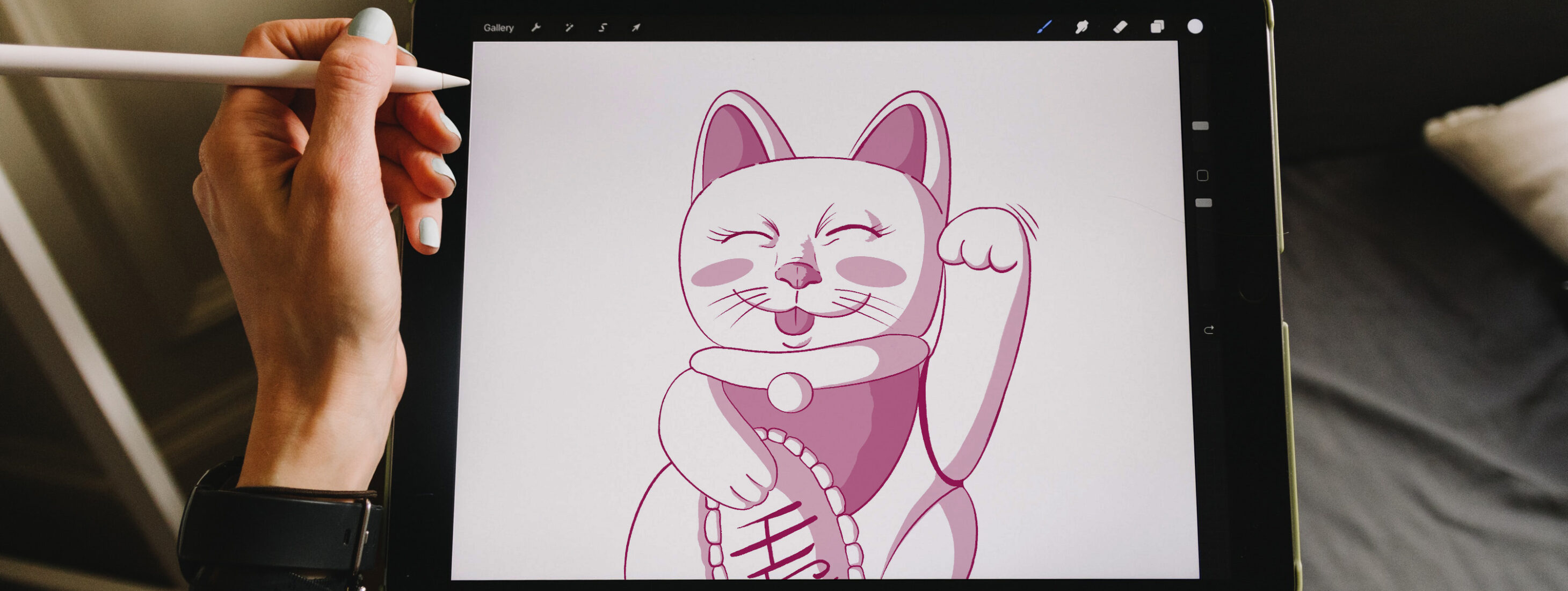 Zeichnung von Philipp Krüger bei Procreate auf einem iPad: Katze mit Winkearm, Frau hält Applepencil in der Hand